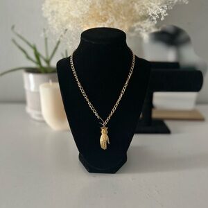 Elegant Gold Pendant Necklace